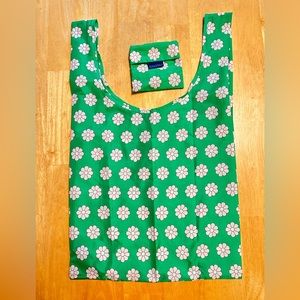 BAGGU standard size reusable tote in Green Daisy. Like new!!